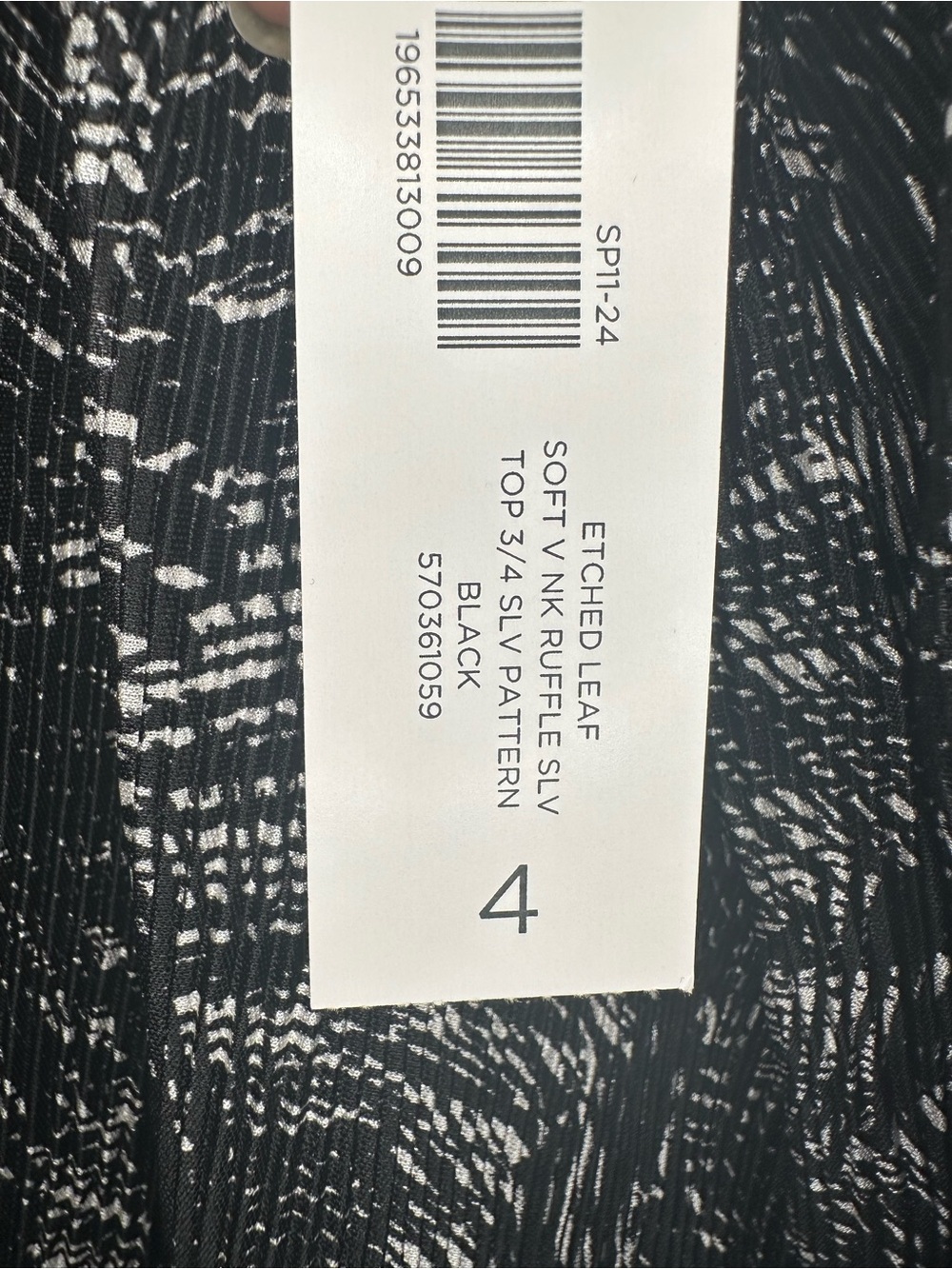 Chico's Etched Leaf Ruffle Sleeves Top SZ 4 V Neck 3/4 Sleeves Color Black - Picture 6 of 9
